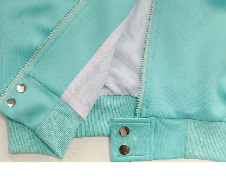 前立ての装飾ディテール。ミニマルな質感で作中の雰囲気を再現。