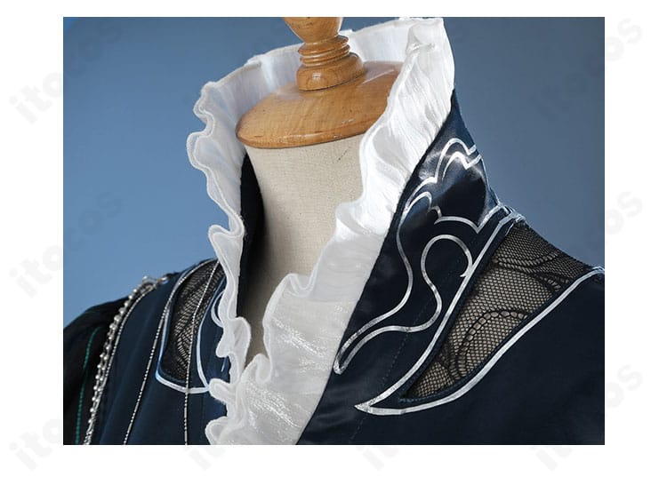 イェレナ コスプレ衣装の衿元ディテール。刺繍装飾の質感と縫製の細部をクローズアップ。