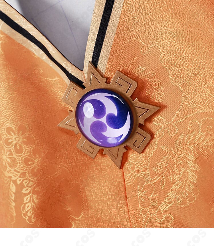 原神 イアンサ 通常版コスプレ衣装 背面装飾クローズアップ。高級感のある意匠と質感表現