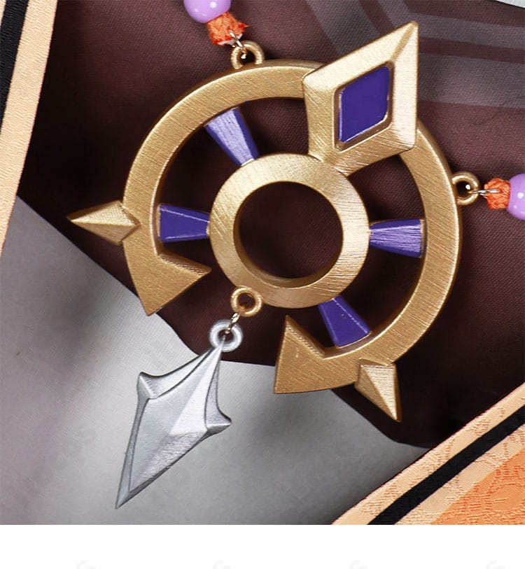 原神 イアンサ 通常版コスプレ衣装 胸飾りクローズアップ。立体的造形で存在感を強調