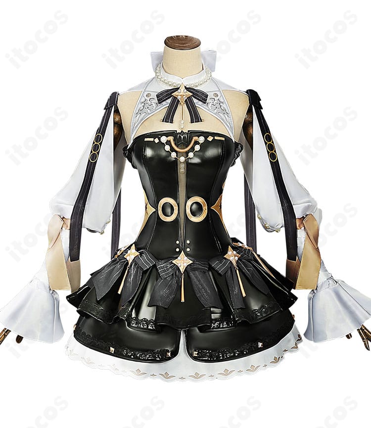 アストラ・ヤオ『シャンデリアの下で』コスプレ衣装の正面全体像。胸飾りとドレスのラインがわかるカット。