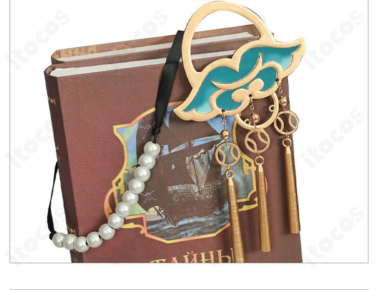 髪飾りと背中アクセサリーのクローズアップ。アストラ・ヤオ特有のモチーフと質感を鮮明に表現。