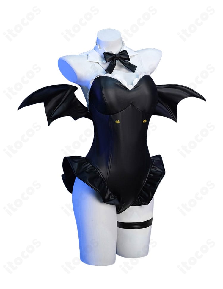 背面全体図。背中の装飾、翼の取り付け位置、レオタードのバックラインが分かるリアビュー。