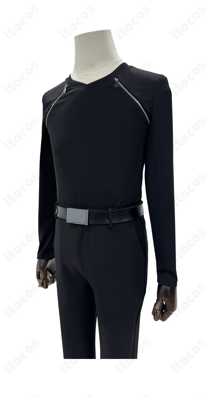 キリト コスプレ衣装のトップスとズボンの質感・縫製を示すディテール画像。動きやすさを意識した仕上がり。