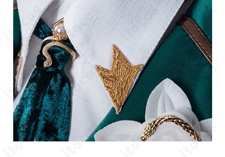 第五人格 騎士（リチャード・スターリング）衣装の襟元アップ。立体的な刺繍と縁取りが高級感を演出。