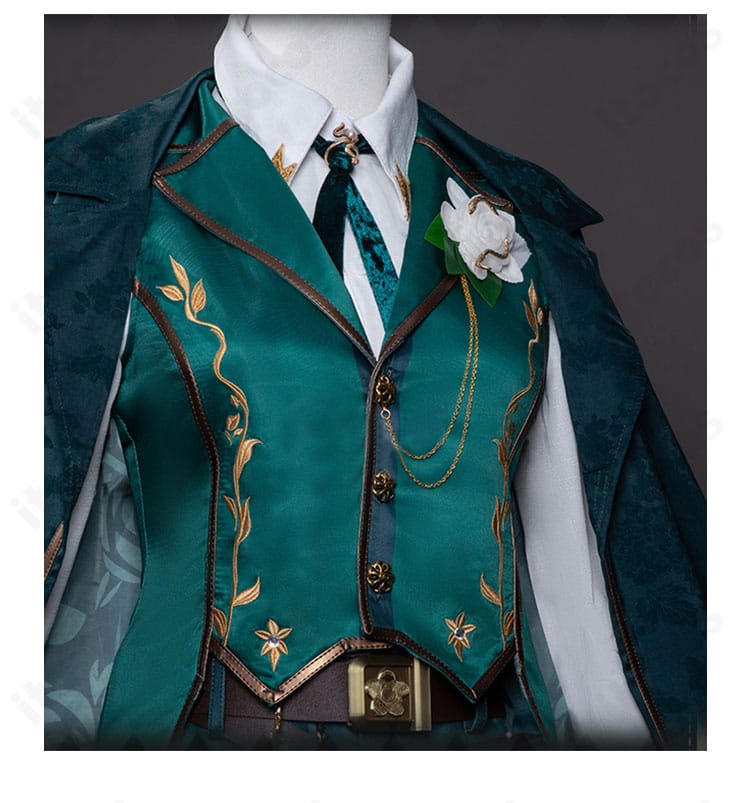 騎士コスプレ衣装の襟装飾クローズアップ。刺繍と金属パーツの質感が映えるディテール。