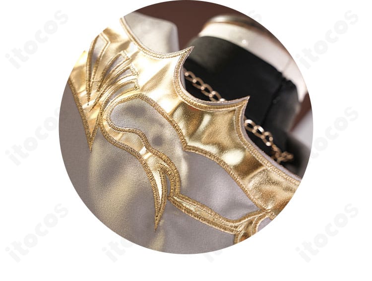 背面装飾の近接：マント背面の装飾配置とステッチワークの詳細