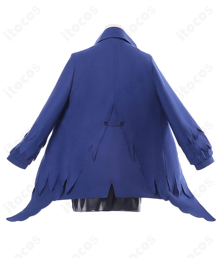 ネリッサ・レイヴンクロフト新衣装コスプレの背面。コート裾と背面装飾まで再現したディテール。