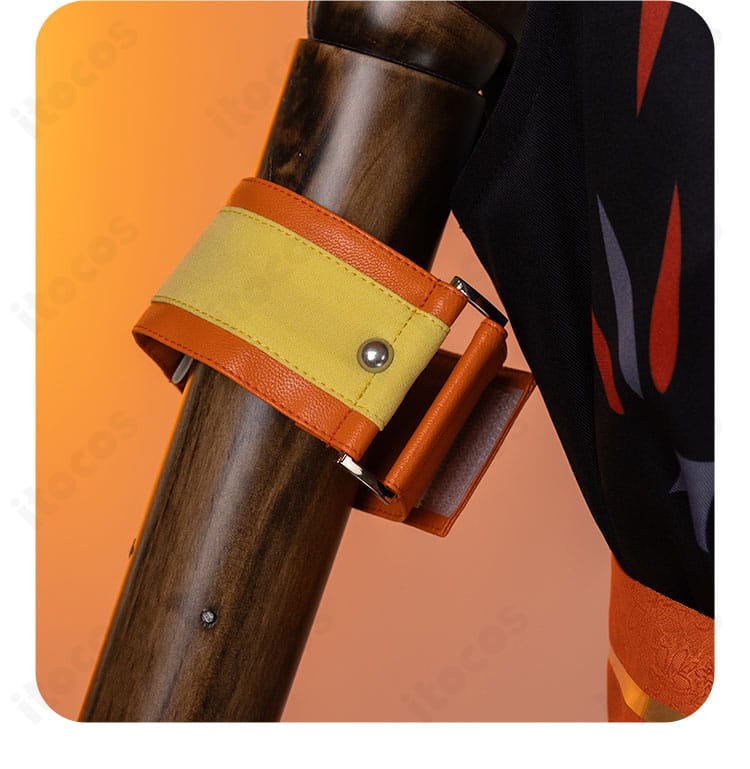 瞬祭礼衣装の手首周り装飾。袖口とブレスの意匠でキャラらしさを表現