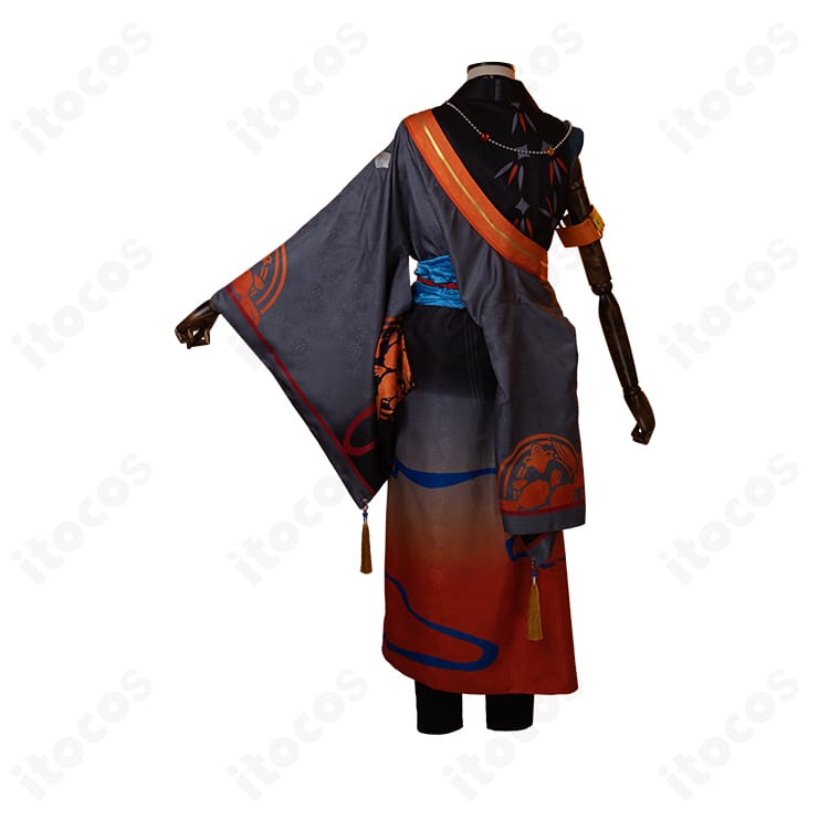 Crazy:B 瞬祭礼衣装の背面全体。背中の装飾バランスと裾のシルエットが分かる