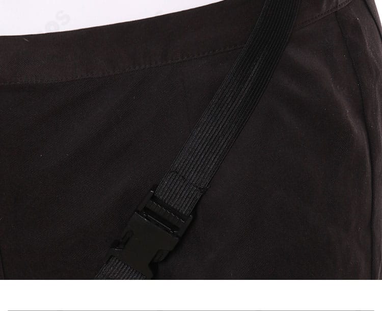 ドールズフロントライン2 トロロ コスプレ衣装のベルト・系帯周辺の細部。ウエスト周りのアクセントと固定方法を示す。