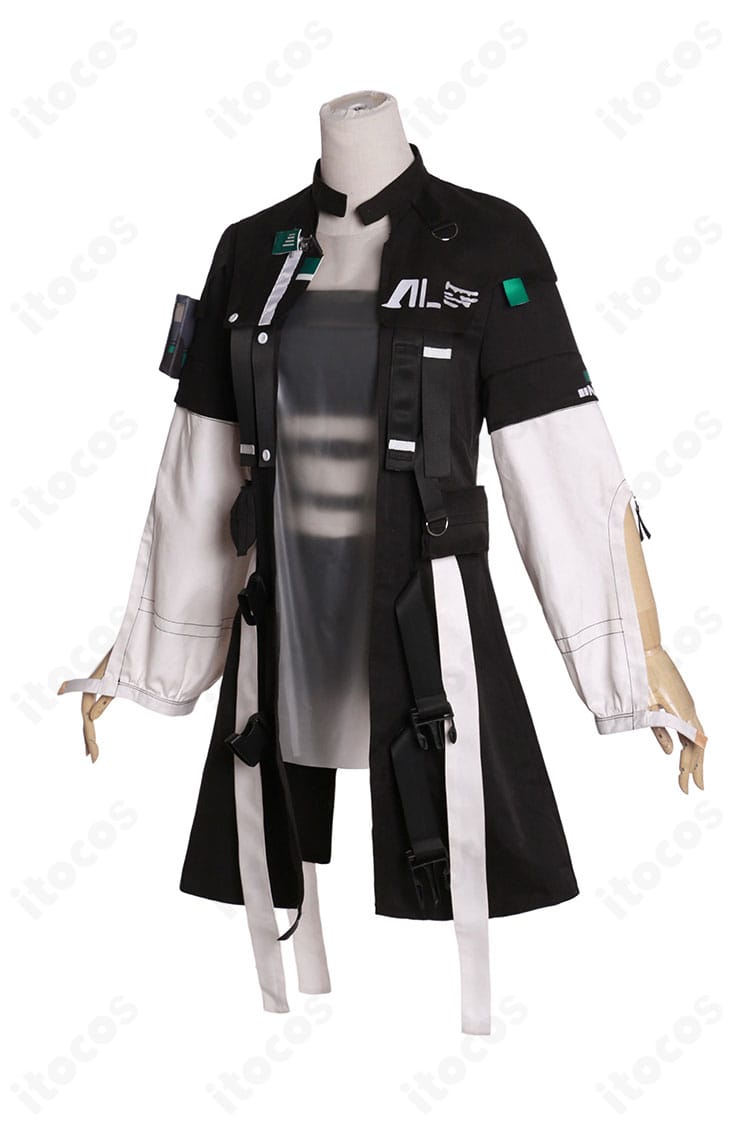 ドールズフロントライン2 トロロ コスプレ衣装の側面。コートのラインと太もも飾り、ベルト位置の立体感を強調したディテール。