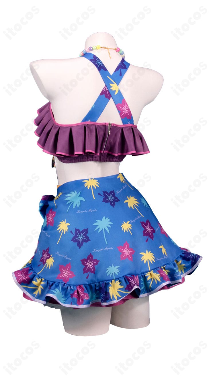 神崎美月 コスプレ衣装の背面図。背中の装飾配置と大きめリボンのバランスがわかる、後ろ姿のディテール。