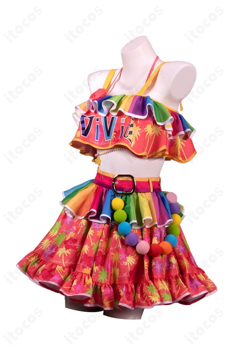 アイカツオンパレード！夏樹みくる コスプレ衣装のサイドビュー。レッグカバーや腰飾りの立体感と刺繍風装飾が映る角度。