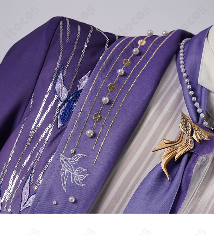 襟部分の装飾詳細。襟飾りの造形と取り付け位置、縁の仕上げを示す拡大画像。