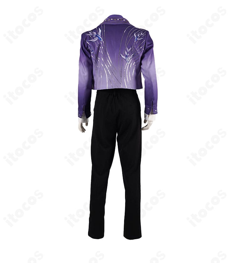 背面ディテール。コートの後ろ姿と装飾配置、シルエットの落ち感を示す画像。