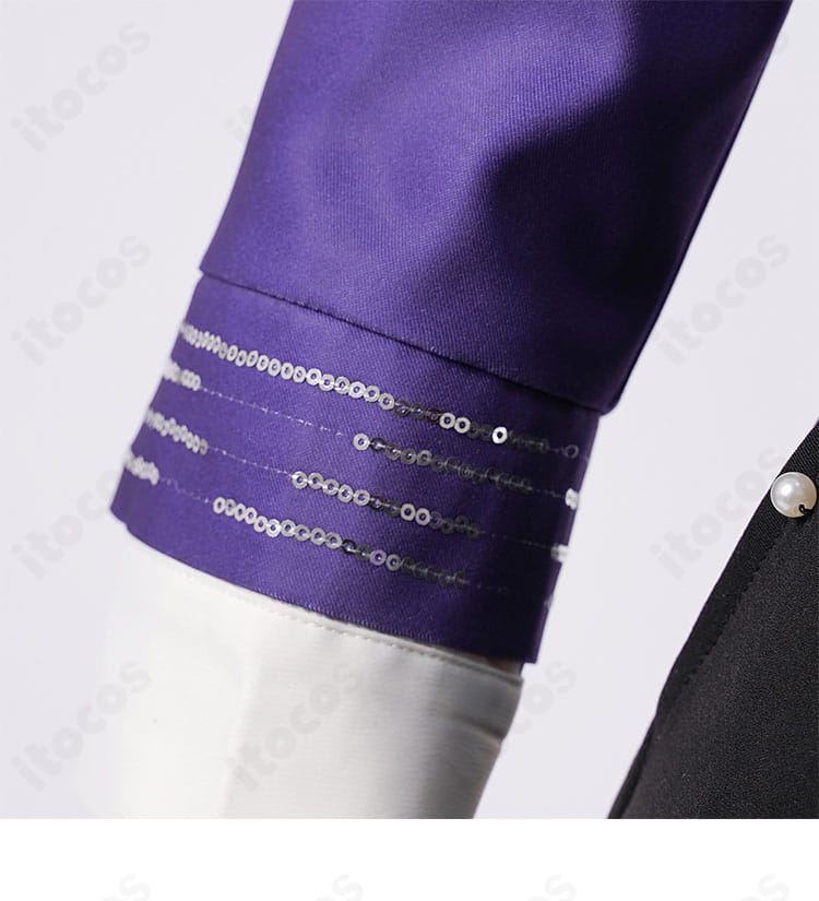 袖口装飾の詳細。カフの形状と縁取りの仕上げでスタイルを引き立てる。