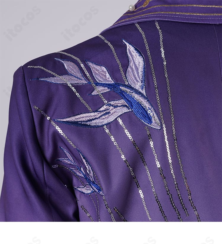 肩部分の装飾ディテール。エッジの効いた意匠でホムラらしい端正さを表現。