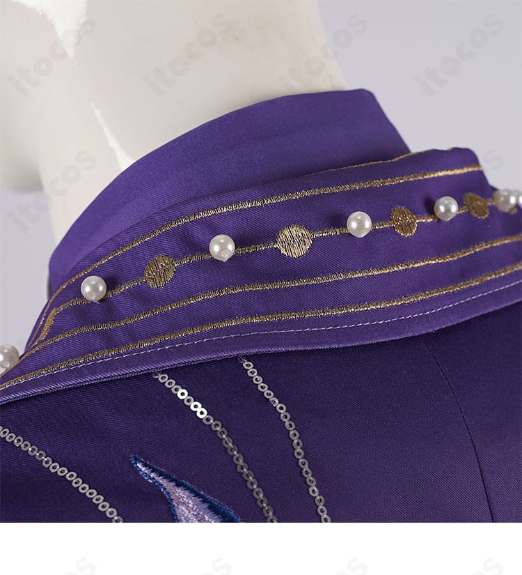 襟に配した珠子装飾のアップ。艶感と配列でアクセントを作るディテール。