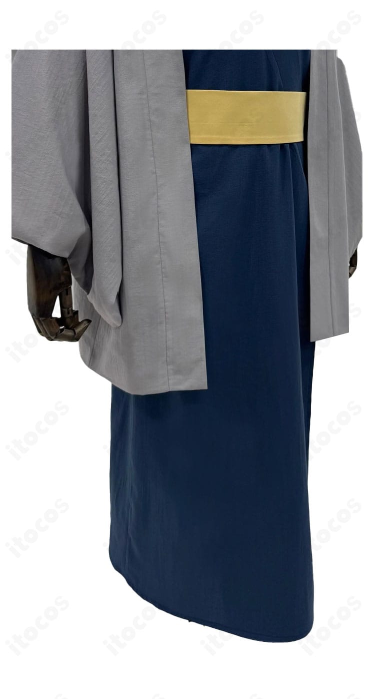 桂小太郎 コスプレ衣装の裾ディテール。精緻な縫製と装飾ライン、裾の広がりが分かる部分写真。