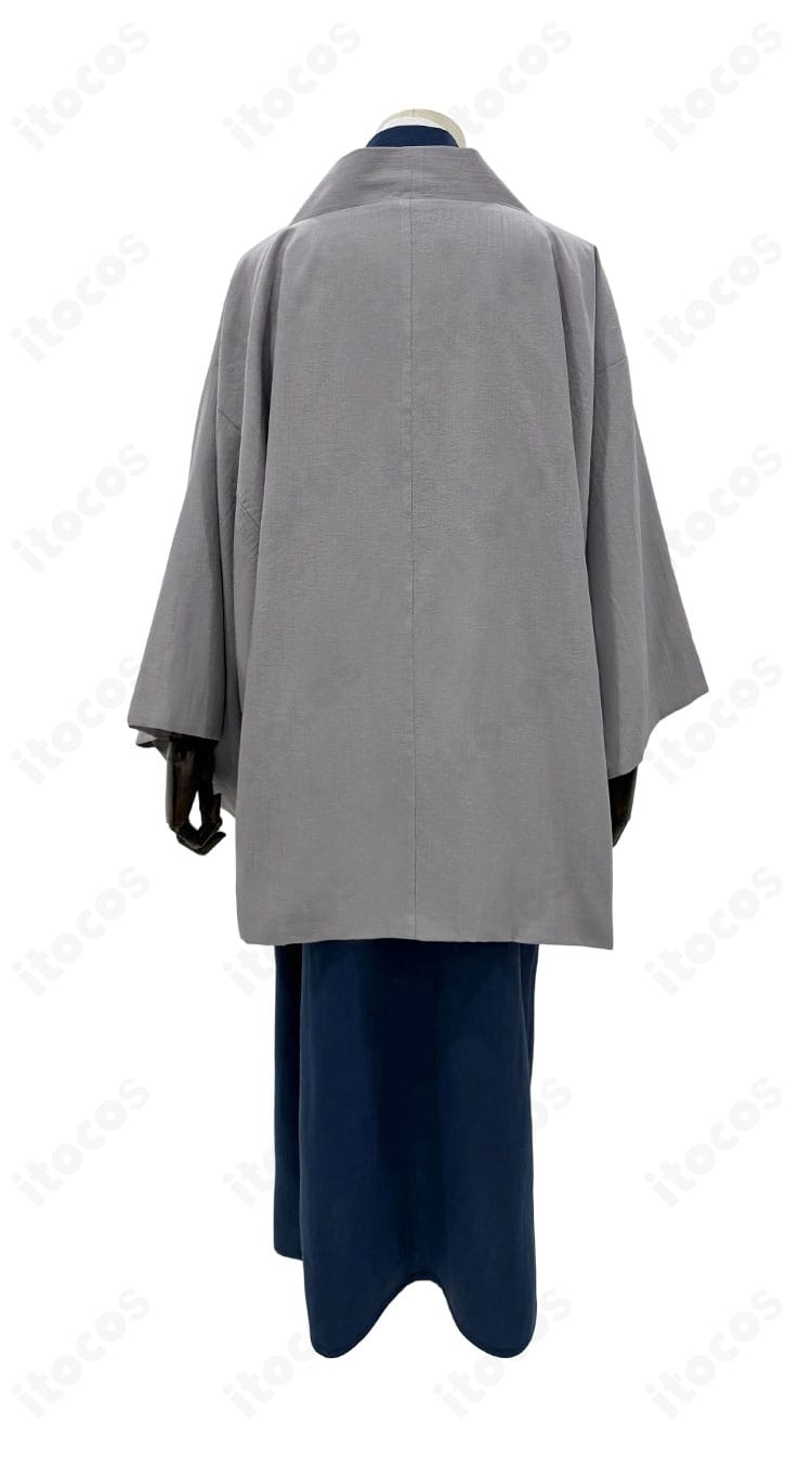 銀魂 桂小太郎 コスプレ衣装の背面。羽織の落ち感と裾ライン、帯位置のバランスまで再現した後ろ姿。