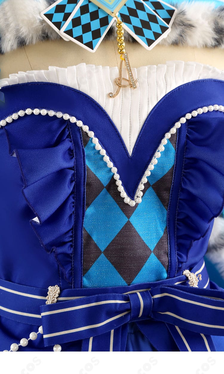 鳳えむ クイーン・オブ・ダイヤ 衣装の衣襟装飾ディテール。ラペルの縁取りと装飾ボタン