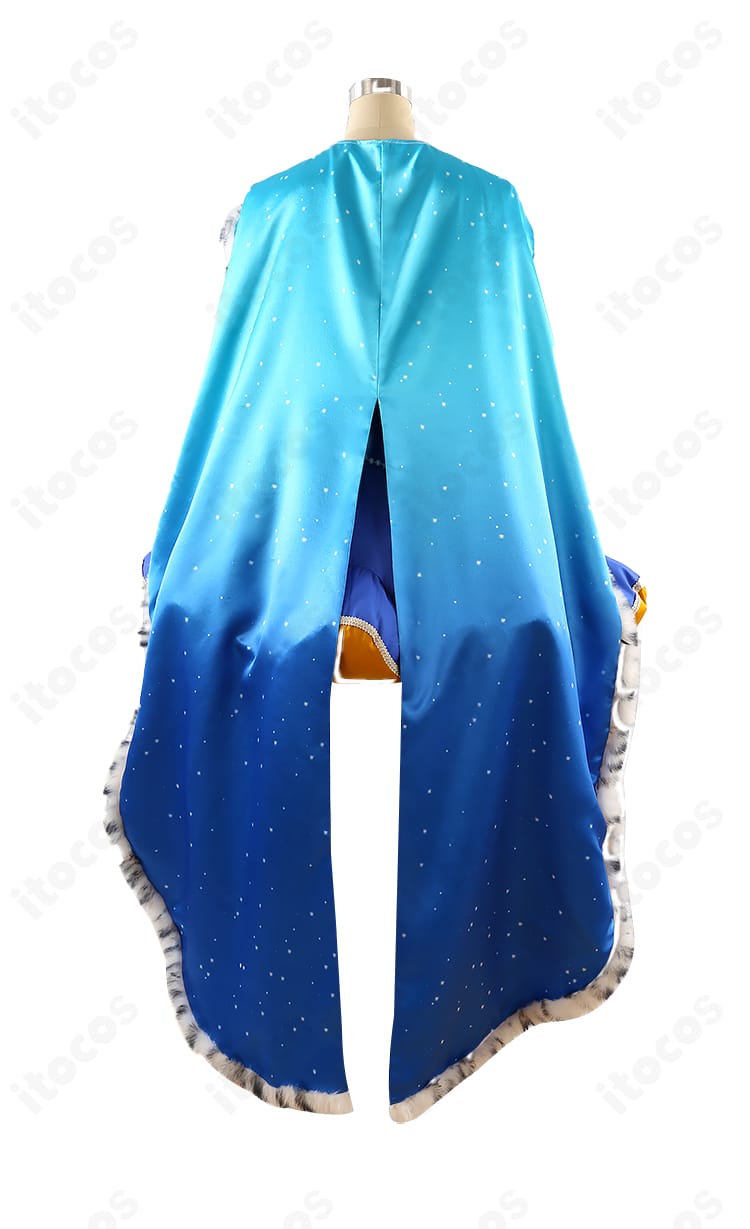 鳳えむ クイーン・オブ・ダイヤ コスプレ衣装の背面。マントの長さと背面ファスナー位置の確認用