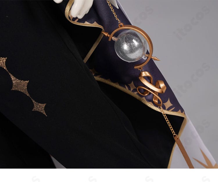 腕部の装飾ディテール。チェーンとパーツ配置がアクセントに。