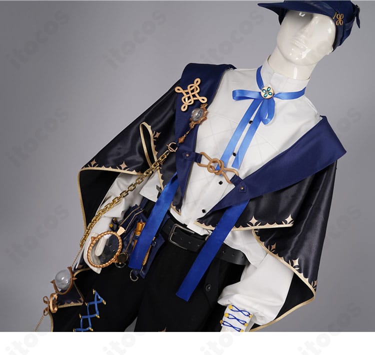 鑑定士の服の襟装飾アップ。精緻な刺繍と金属風パーツの質感が映える。