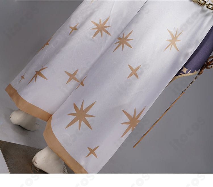 ズボンの装飾ディテール。裾のラインと意匠を再現した近接カット。