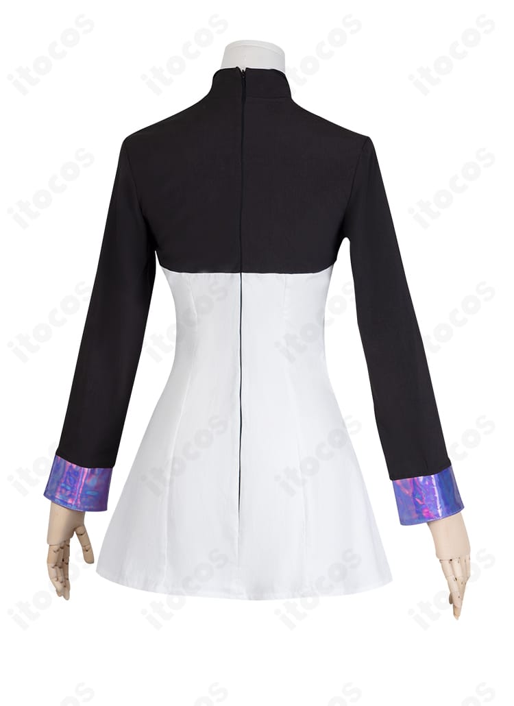 コスプレ衣装の背面装飾ディテール。アークナイツらしい重厚な意匠を見せるパーツのクローズアップ。