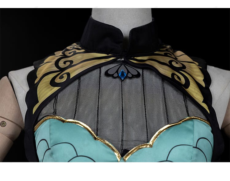 蒼穹（CangQiong）コスプレ衣装の襟元アップ。繊細な刺繍が施された豪華なデザイン。