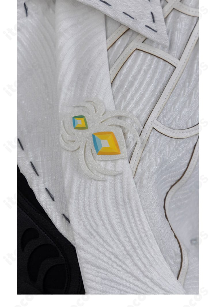 冒険家 新聞社編集長コスの襟元（衣領）装飾ディテール