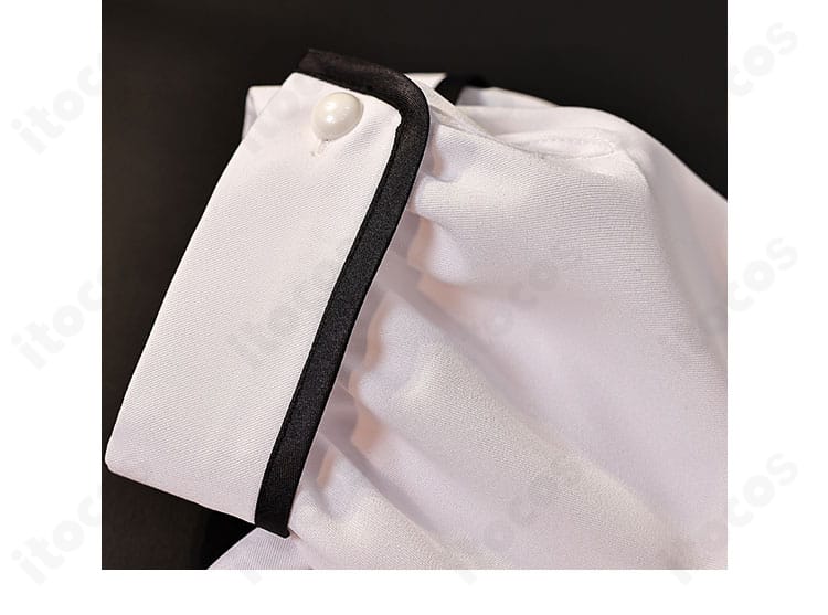 袖口装飾の詳細。カフの形状、縫い目の整い方、装飾の仕上げを示す写真