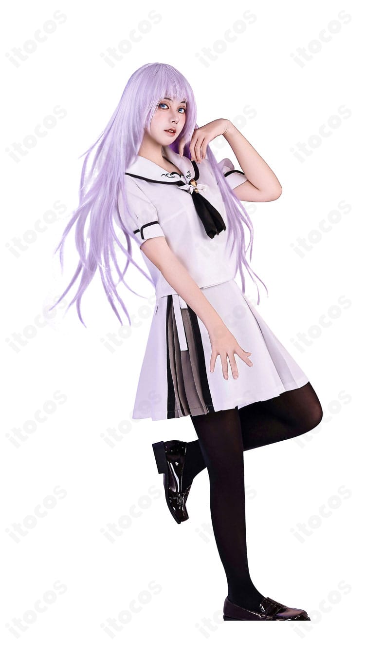 モデル着用の側面。袖やスカートのライン、プロポーションの見え方を確認できる写真