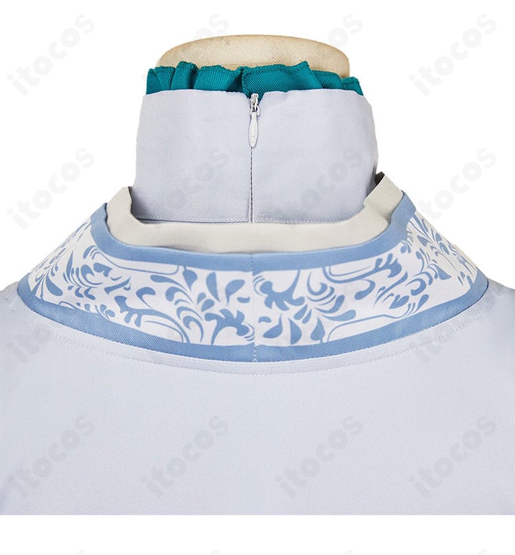 装飾チェーン（衣链）の詳細。胸元から垂れる金属調パーツの配置を示す拡大画像