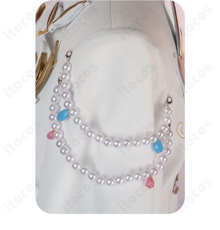 肩飾りのクローズアップ。ライン取りと装飾パーツの固定方法を示す画像