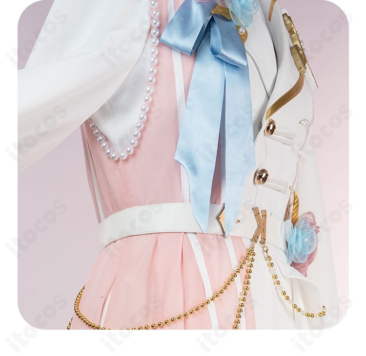 腰部ディテールの拡大。ベルト通しや装飾金具、布の重なりを確認できる