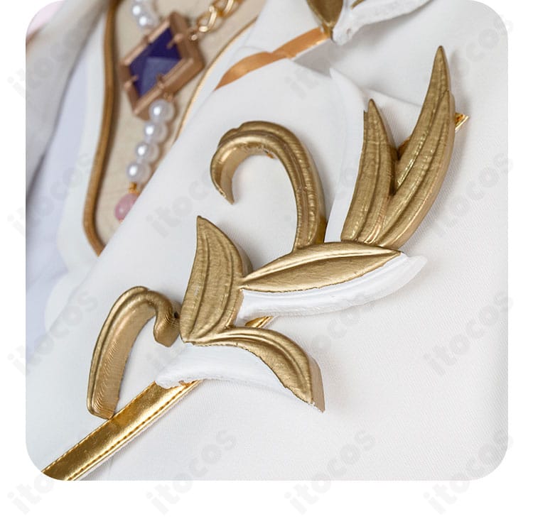 襟の装飾ディテールの接写。縁取りと配色、ステッチの仕上がりが分かる画像