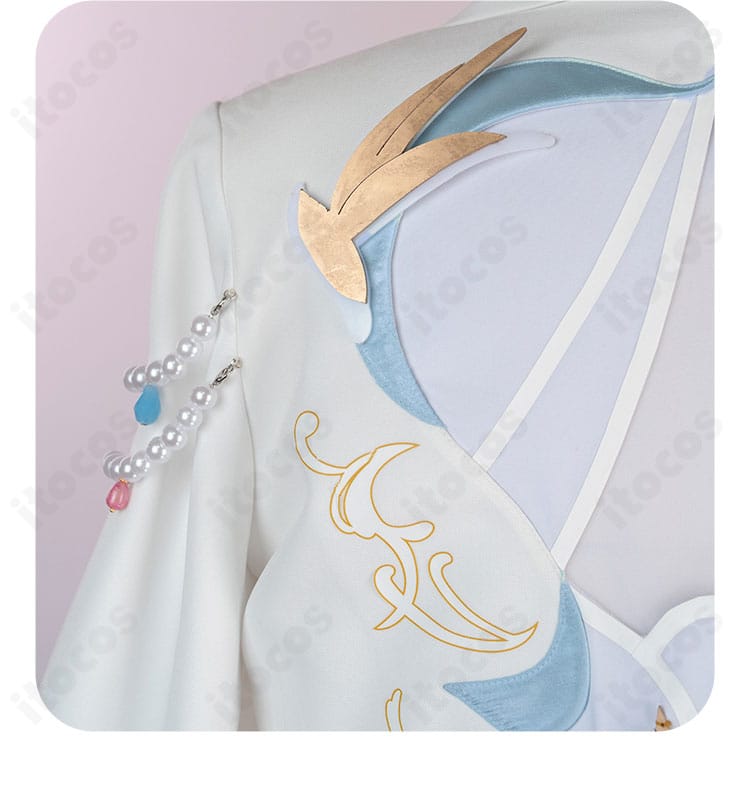 背面装飾の接写。背中の意匠や飾りチェーンの取り回しを示す画像