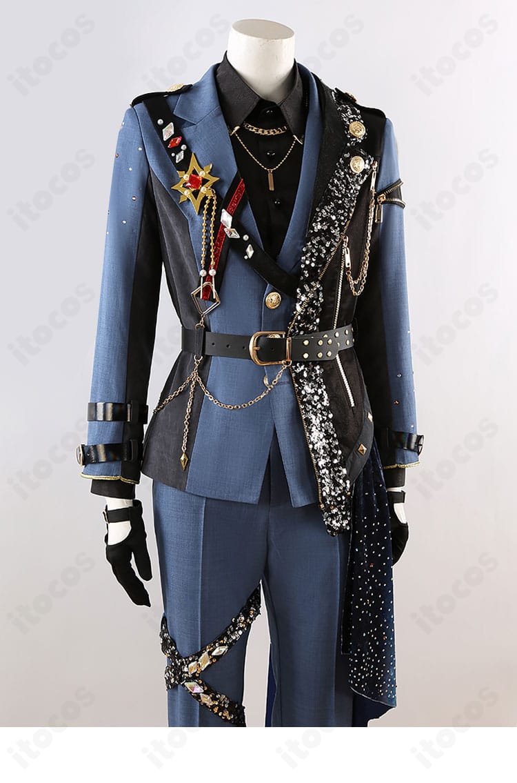 ASTRO FESコスプレ 上衣の装飾アップ。胸飾り・チェーン・ステッチワークの質感が分かる接写画像。