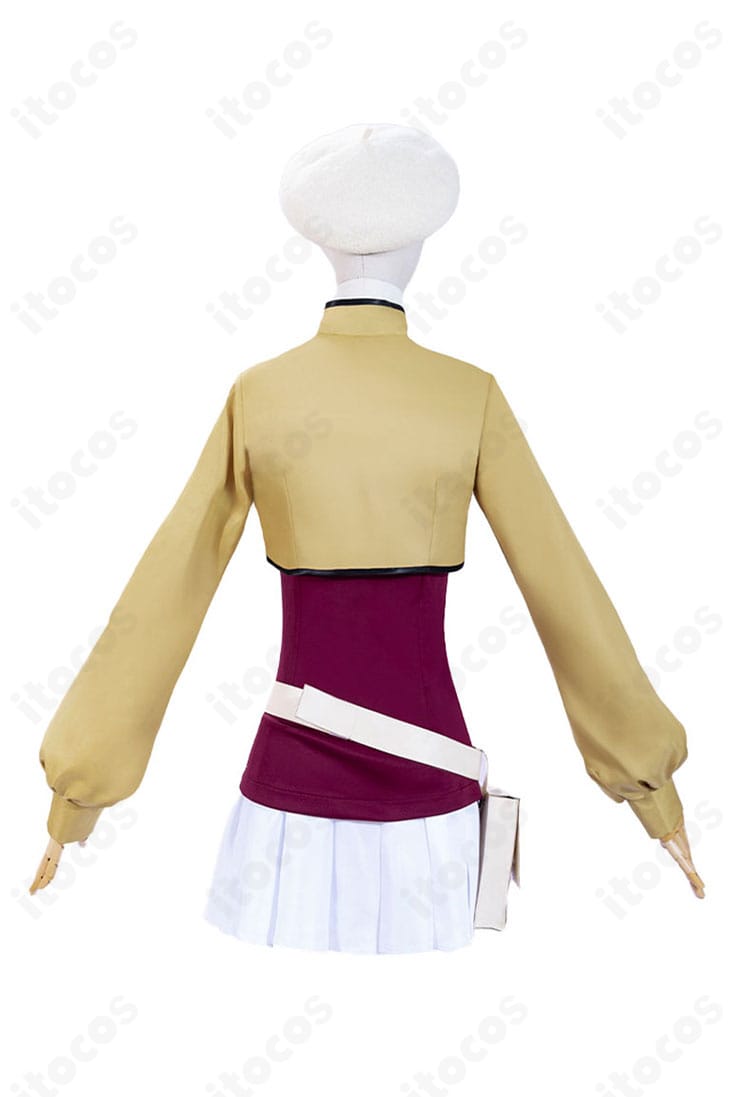 C.C. 私服コスプレ衣装の背面デザイン。背中側の意匠やラインを忠実に再現した後ろ姿。