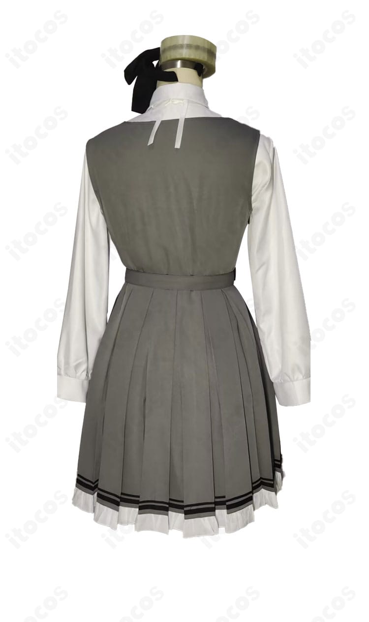 スカート背面装飾のクローズアップ。三善タカネらしい意匠を再現した刺繍・装飾の細部。