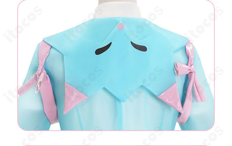 キリコ衣装の披肩風装飾の詳細。縁取りとパーツ固定の見え方を拡大