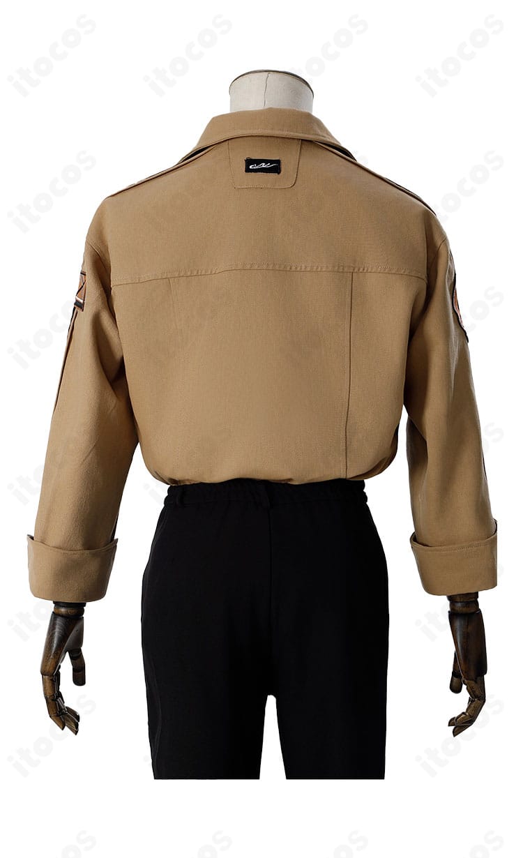 マヒル コスプレ衣装の背面ビュー。背面パネルの切替と装飾バランスを確認できる画像。