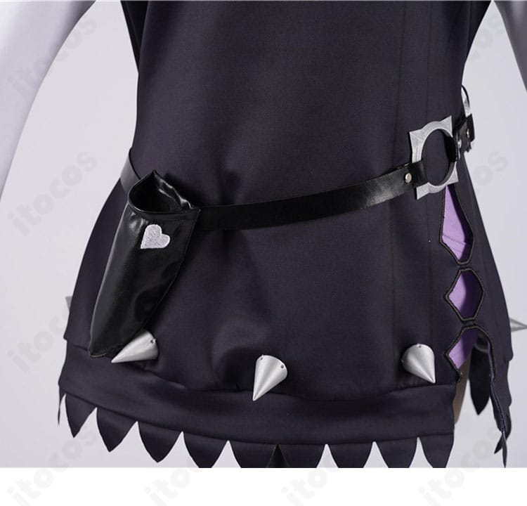 腰部装飾の接写。特徴的な腰飾りとベルトの重なり、留め具構造を示すホロライブ 輪堂千速コスチューム。