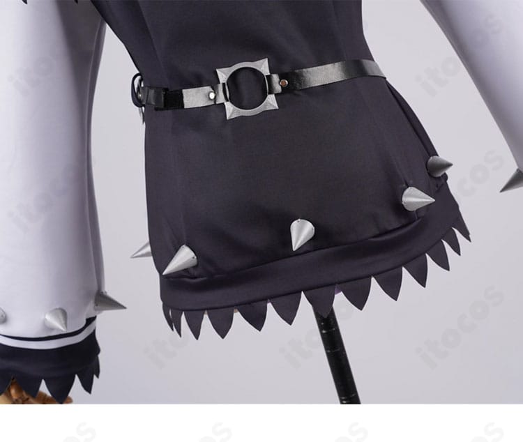 裾の装飾ディテール。裾ラインのカッティングと縁処理が分かるホロライブ 輪堂千速コスプレの接写。