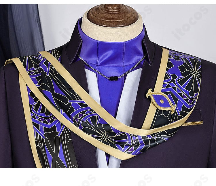 セノのネックレス装飾アップ。ゴールド系パーツの質感と中央モチーフの造形が分かる詳細画像。