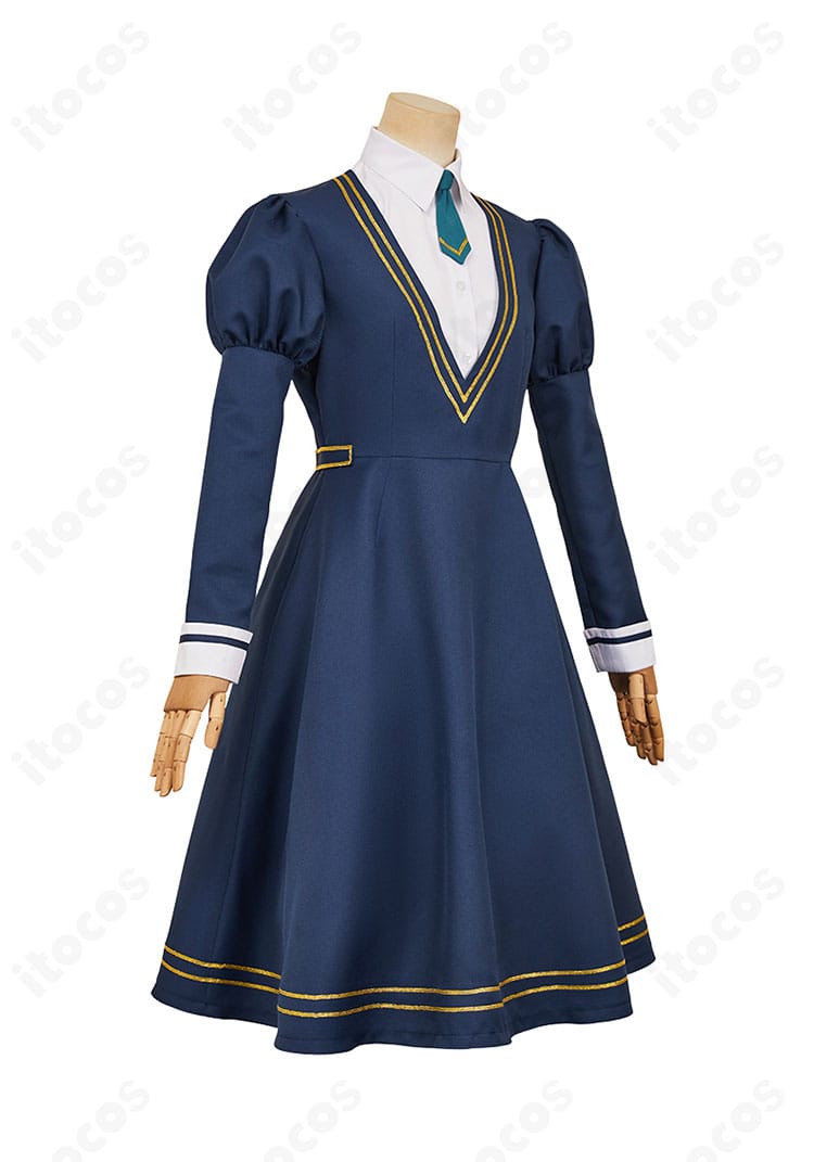 宮尾音夢 コスプレ衣装 右側面。スカートのドレープとサイドシルエットを確認できる写真