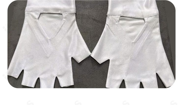 ウィンクキラー衣装の手袋ディテール。素材の質感と装飾縫製を見せる近接写真。